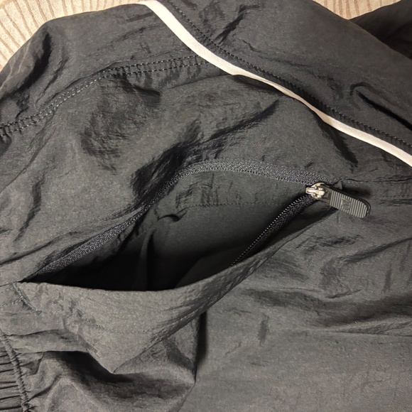 lululemon lightweight shorts - Picture 4 of 4